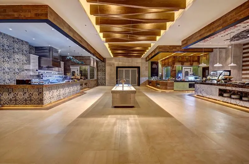 Hotel Royalton Bavaro 5*,