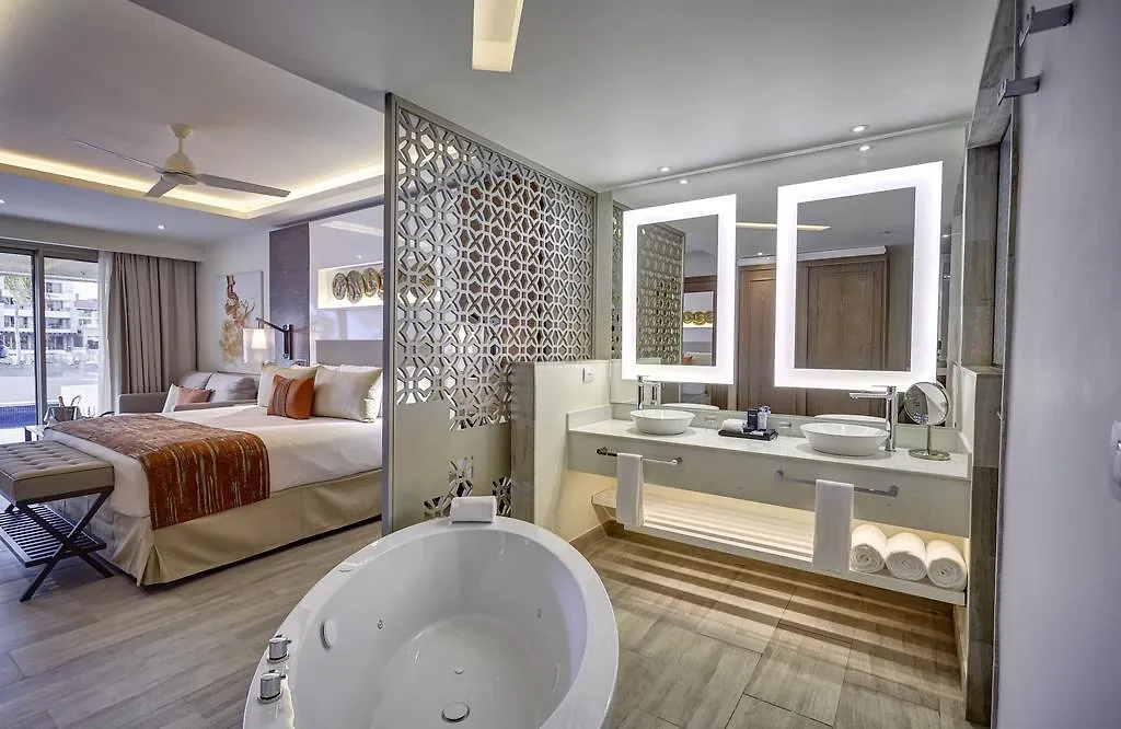 Hotel Royalton Bávaro 5*,